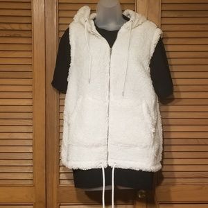 🌅Fuzzy Hooded White Vest